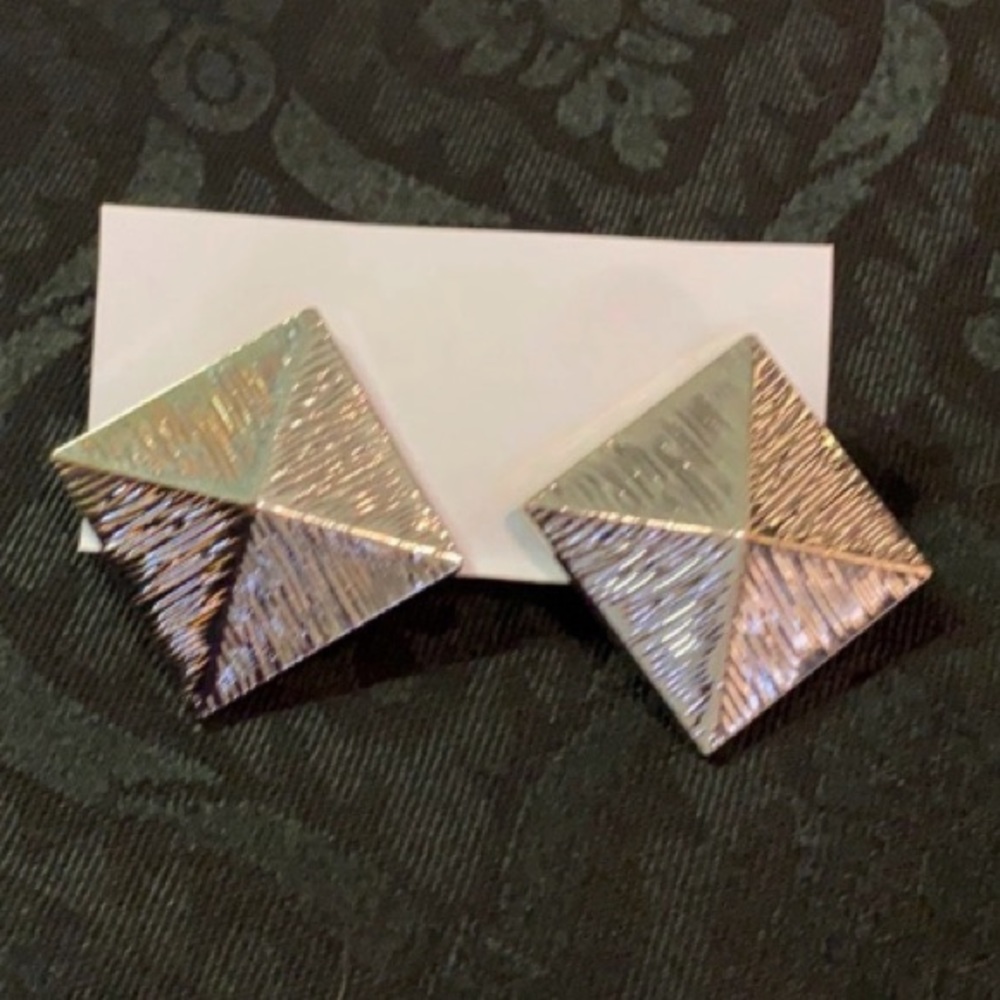 💟 2/$15 💟 Bold Silver Square Earrings w/ reflective etching!  80´s Vintage!